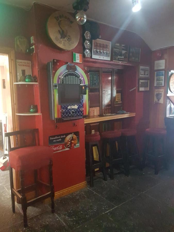 O'Loughlin'S Bar Hotel Milltown Malbay Exterior photo